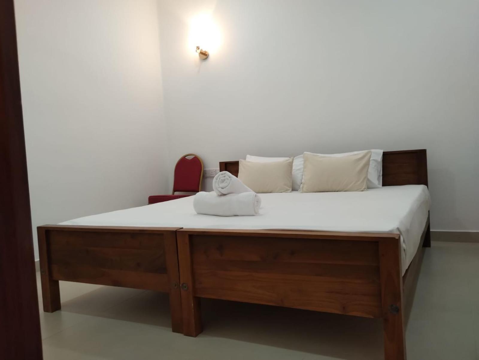 Hotel Urban Breeze à Kundasale Extérieur photo