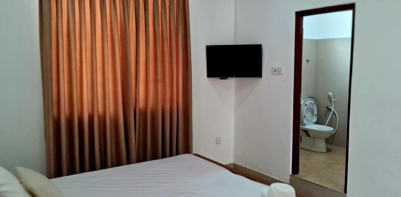 Hotel Urban Breeze à Kundasale Extérieur photo
