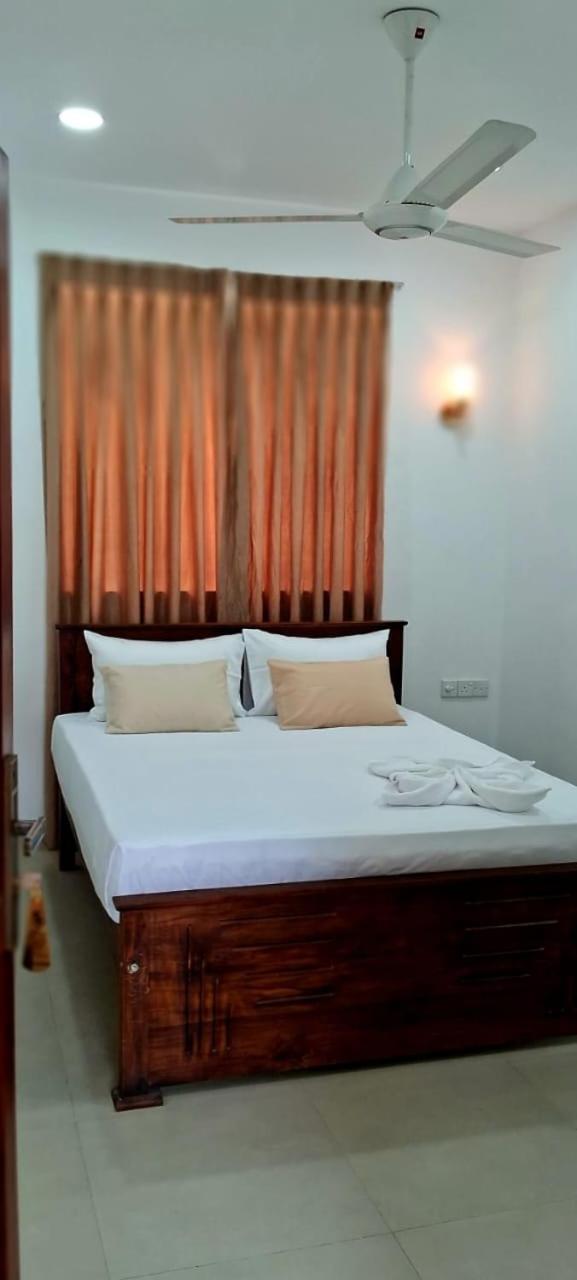Hotel Urban Breeze à Kundasale Extérieur photo