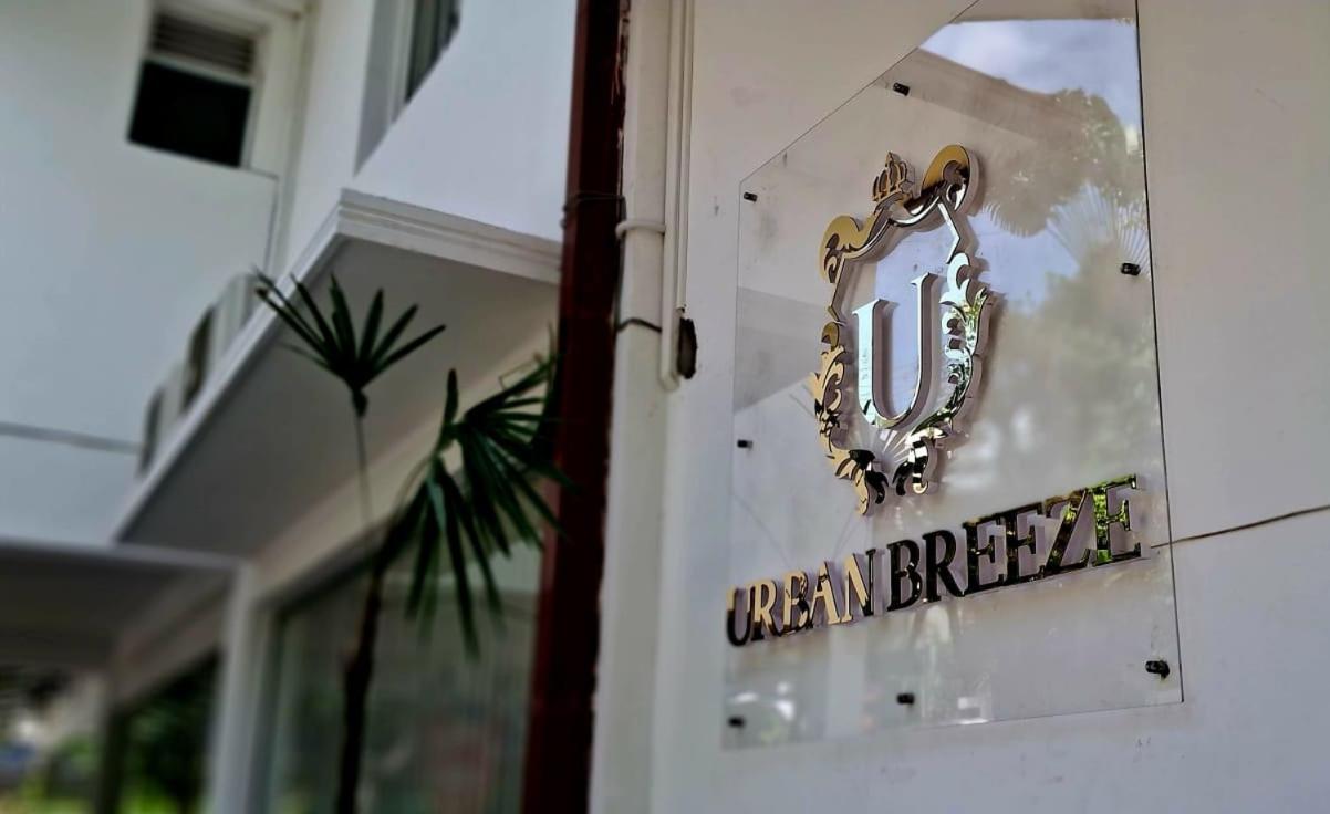 Hotel Urban Breeze à Kundasale Extérieur photo